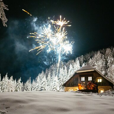 Silvester Feuerwerk | © Urlaub am Bauernhof / Daniel Gollner Feuerwerk vor der Obiralmhütte zur Silvester | © Urlaub am Bauernhof / Daniel Gollner