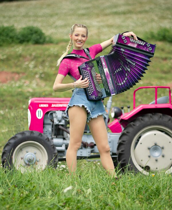 Melissa Naschenweng | © Lambauer Entertainment / Christoph Hatheuer Melissa Naschenweng | © Lambauer Entertainment / Christoph Hatheuer