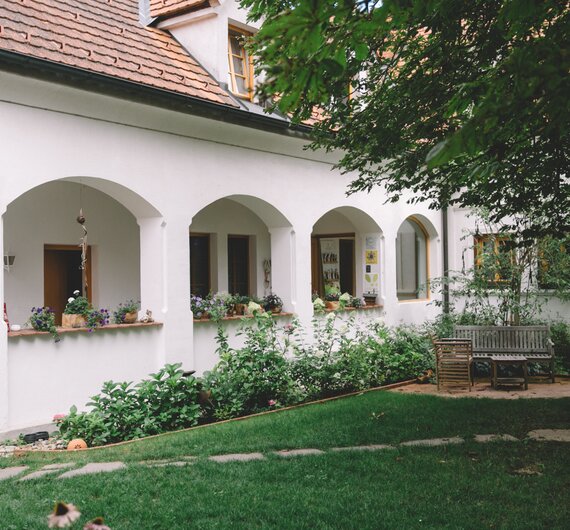 typischer burgenländischer Innenhof | © Urlaub am Bauernhof Burgenland / Julia Reiterics 