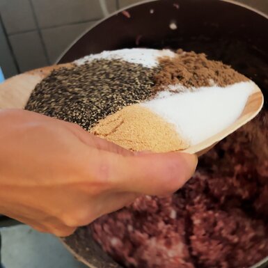 Gewürze für die Selchwürste | © Daniel Gollner/ Urlaub am Bauernhof Kärnten