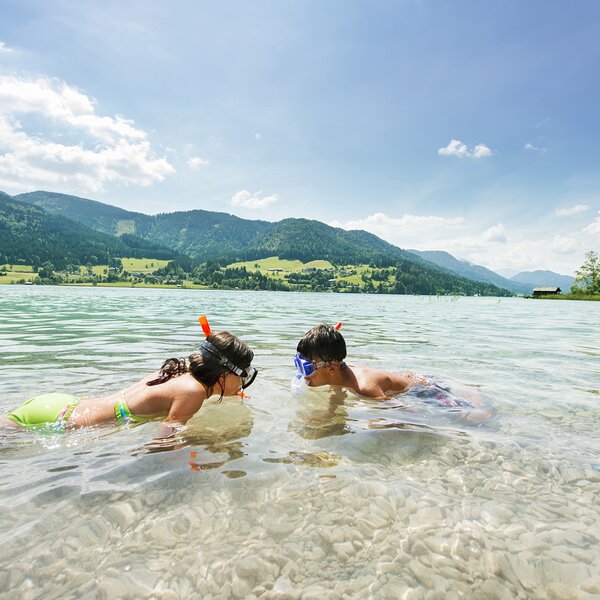Kinder schnorcheln im Weissensee | © Edward Groeger