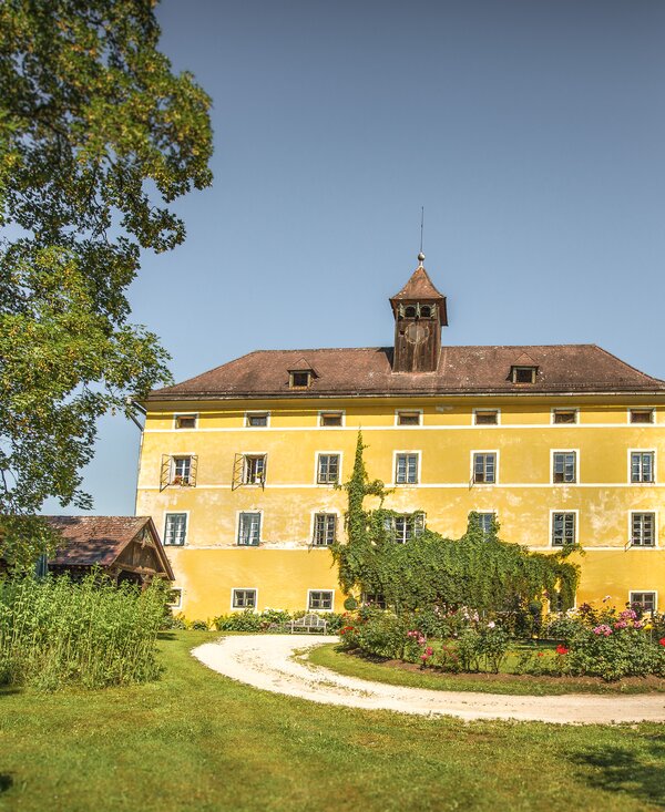 Hof | © Michael Gasser Hof mit Landschaft | © Michael Gasser