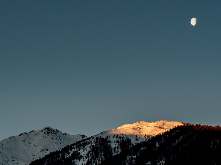 Sonnenaufgang auf den Bergen | © Urlaub am Bauernhof Kärnten / Daniel Gollner