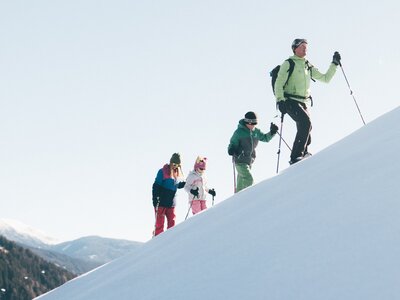 Wandern mit Schneeschuhen | © Urlaub am Bauernhof Kärnten / Daniel Gollner Familie wandert mit Schneeschuhen | © Urlaub am Bauernhof Kärnten / Daniel Gollner