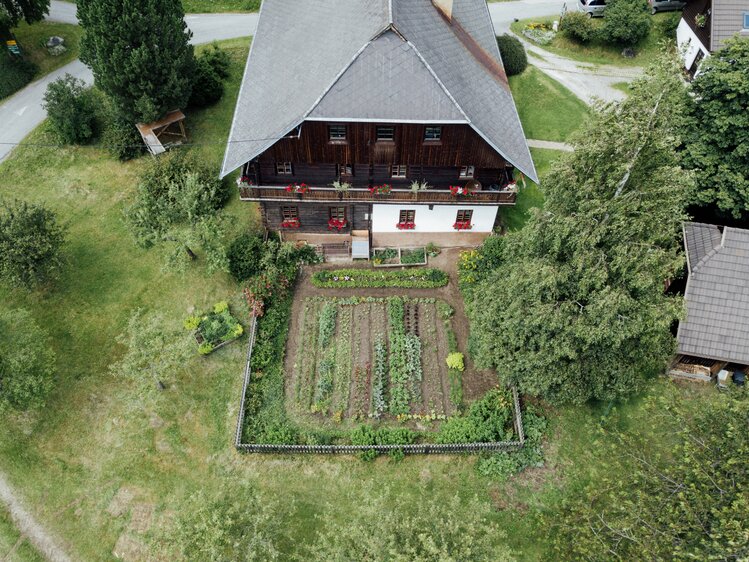 Garten und Haus von oben | © Urlaub am Bauernhof Kärnten/ Daniel Gollner