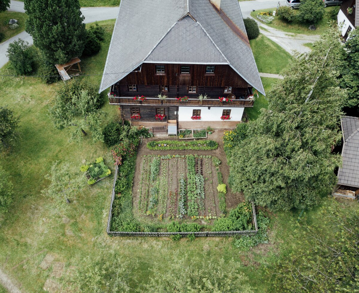 Garten und Haus von oben | © Urlaub am Bauernhof Kärnten/ Daniel Gollner
