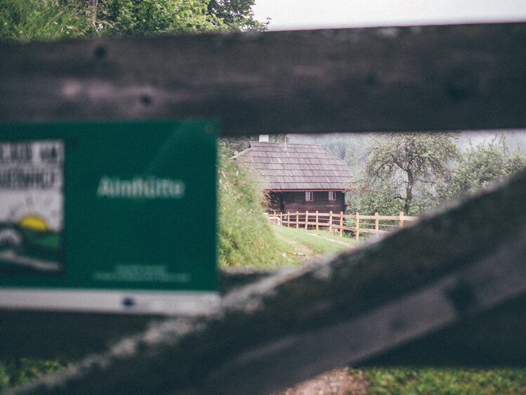 Logo am Zaun | © Urlaub am Bauernhof Kärnten / Daniel Gollner
