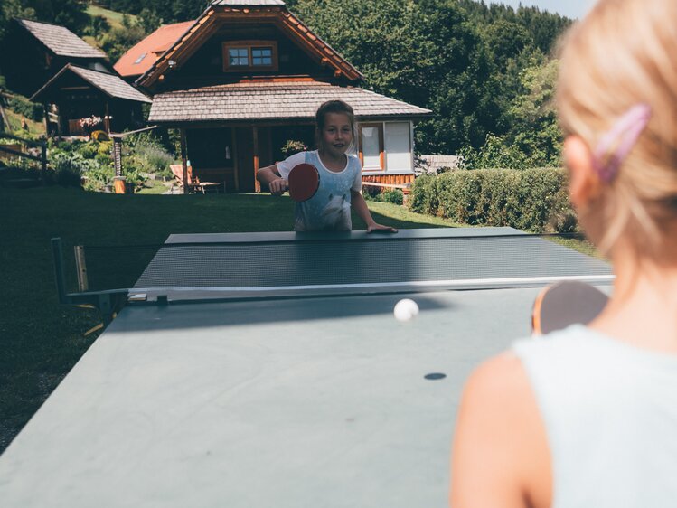 Kinder spielen Tischtennis | © Urlaub am Bauernhof Kärnten / Daniel Gollner