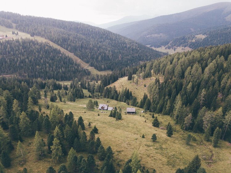 Landschaft mit Hütten | © Urlaub am Bauernhof Kärnten / Daniel Gollner