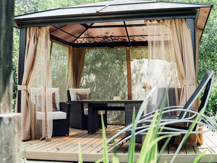 Pavillon mit Sitzgelegenheit | © Urlaub am Bauernhof Kärnten / Daniel Gollner