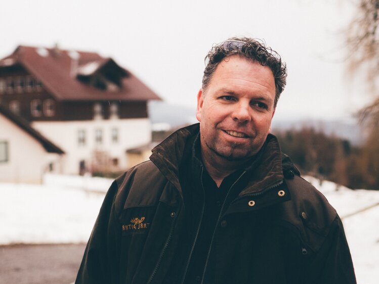 Mann lächelt | © Urlaub am Bauernhof Kärnten / Daniel Gollner