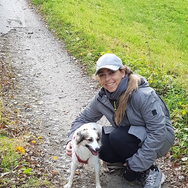 Vera Serdinsek und Hund Betty | © Vera Serdinsek