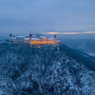 beleuchtetees Stift Göttweig im Winter | © Niederösterreich Werbung / Robert Herbst