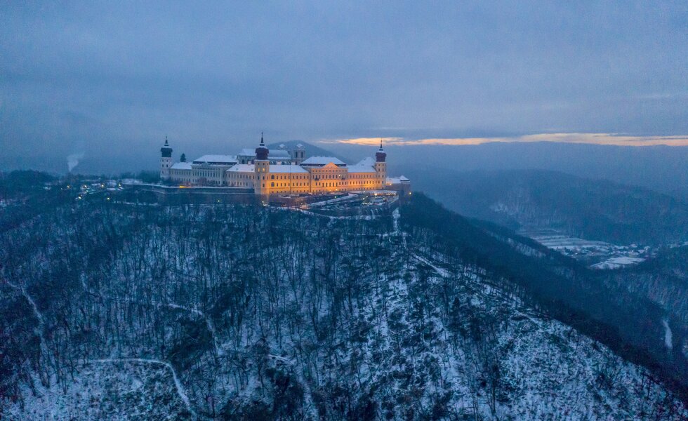 beleuchtetees Stift Göttweig im Winter | © Niederösterreich Werbung / Robert Herbst