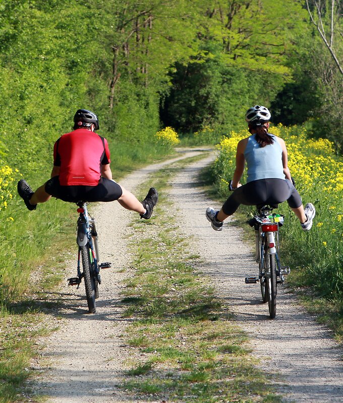 Zwei Radfahrer entlang des Traisentalradwegs | © Mostviertel Tourismus / weinfranz.at
