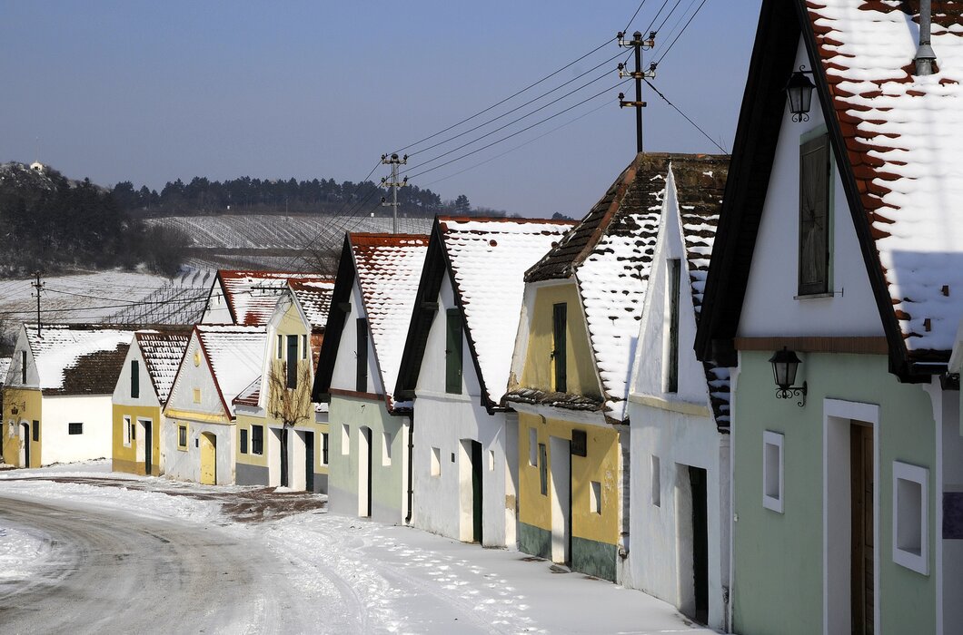 verschneite Kellergasse in Falkenstein im Weinviertel | © Weinviertel Tourismus / Mandl