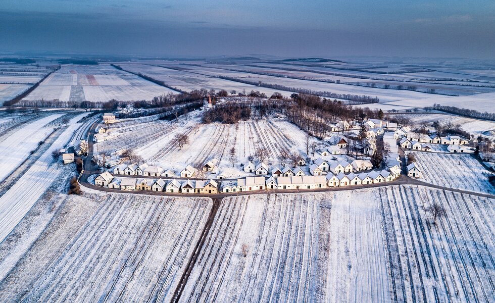 Panoramaaufnahme Kellergasse im Winter | © Niederösterreich Werbung / Robert Herbst