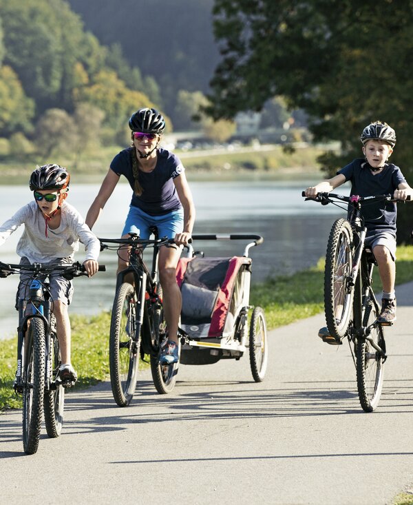 Familienausflug am Donauradweg | © Oberösterreich Tourismus GmbH / Stefan Mayerhofer Familienausflug am Donauradweg | © Oberösterreich Tourismus GmbH / Stefan Mayerhofer