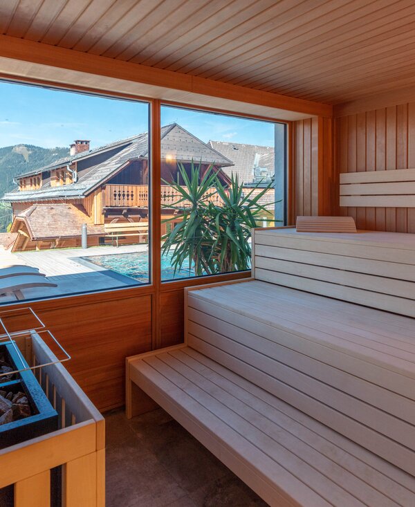 Panoramasauna im Almresort Baumschlagerberg | © Urlaub am Bauernhof Oberösterreich / Nikolaus Berger Panoramasauna mit Aussicht auf die Berge im Almresort Baumschlagerberg in Vorderstoder | © Urlaub am Bauernhof Oberösterreich / Nikolaus Berger