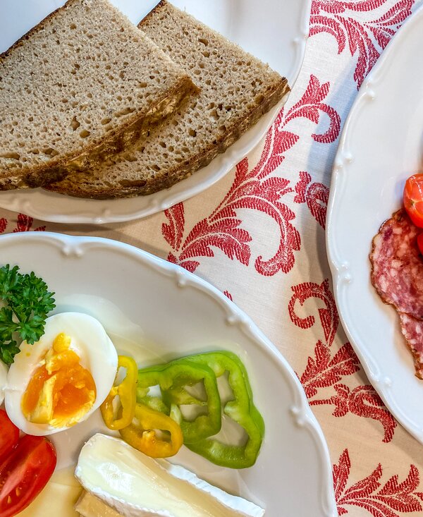 Frühstück mit Produkten vom Bauernhof | © Urlaub am Bauernhof Oberösterreich / Viktoria Urbanek Frühstück mit Produkten vom Bauernhof | © Urlaub am Bauernhof Oberösterreich / Viktoria Urbanek