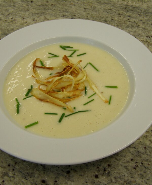 Spargelcremesuppe | © Urlaub am Bauernhof Oberösterreich / Gabriele Reisinger Spargelcremesuppe angerichtet mit frischem Spargel | © Urlaub am Bauernhof Oberösterreich / Gabriele Reisinger