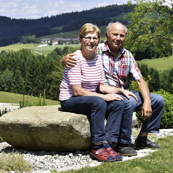 Altbäuerin und Altbauer am Schafflhof in Sarleinsbach, Mühlviertel | © Urlaub am Bauernhof Oberösterreich / Harald Puchegger