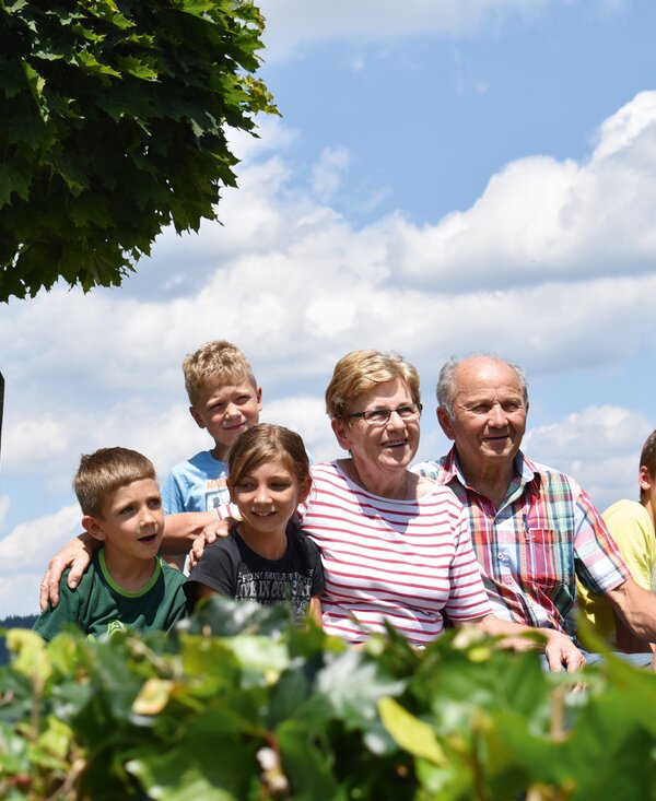 Familie Kaineder | © Urlaub am Bauernhof Oberösterreich / Harald Puchegger Familie Kaineder vom Biohof Schafflhof | © Urlaub am Bauernhof Oberösterreich / Harald Puchegger