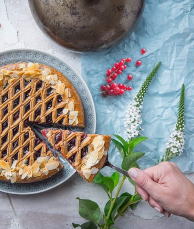 Linzer Torte wird aufgeschnitten | © Linz Tourismus / ms Fotogroup