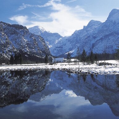 Verschneite Landschaft rund um den Almsee, Salzkammergut | © Oberösterreich Tourismus GmbH / Himsl