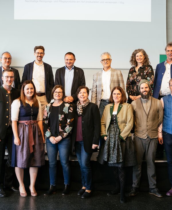 alle Gewinner des Innovationswettbewerbs 2021 | © Daniel Gollner / Urlaub am Bauernhof alle Gewinner des Innovationswettbewerbs 2021 auf der Bühne | © Daniel Gollner / Urlaub am Bauernhof