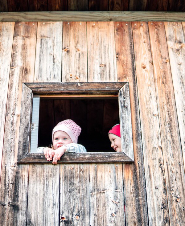 Zwei Mädchen im Spielturm | © Urlaub am Bauernhof / Daniel Gollner Zwei Mädchen im Holz-Spielturm | © Urlaub am Bauernhof / Daniel Gollner