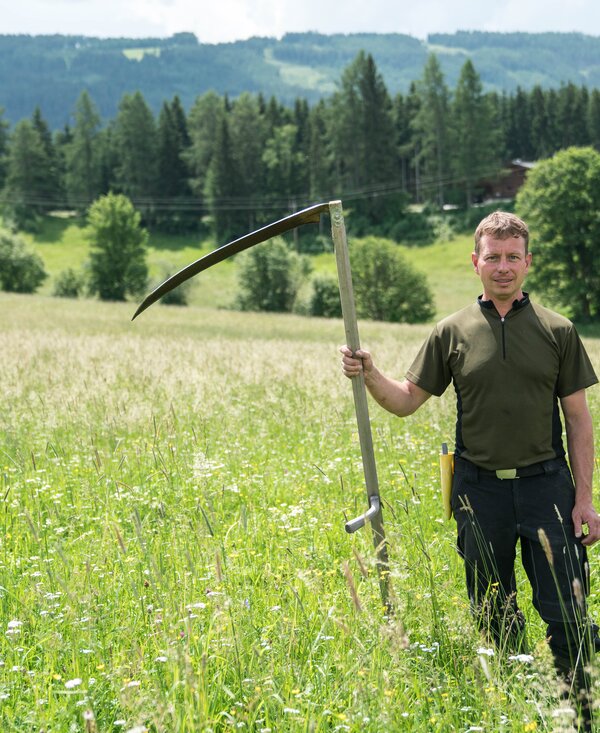 Bauer beim Mähen | © Urlaub am Bauernhof im SalzburgerLand / Matthias Gruber Bauer beim Mähen | © Urlaub am Bauernhof im SalzburgerLand / Matthias Gruber