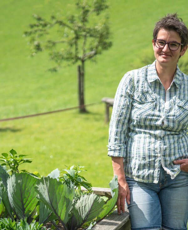 Barbara Lainer im Gemüsegarten | © Urlaub am Bauernhof im SalzburgerLand / Matthias Gruber Barbara Lainer im Gemüsegarten | © Urlaub am Bauernhof im SalzburgerLand / Matthias Gruber
