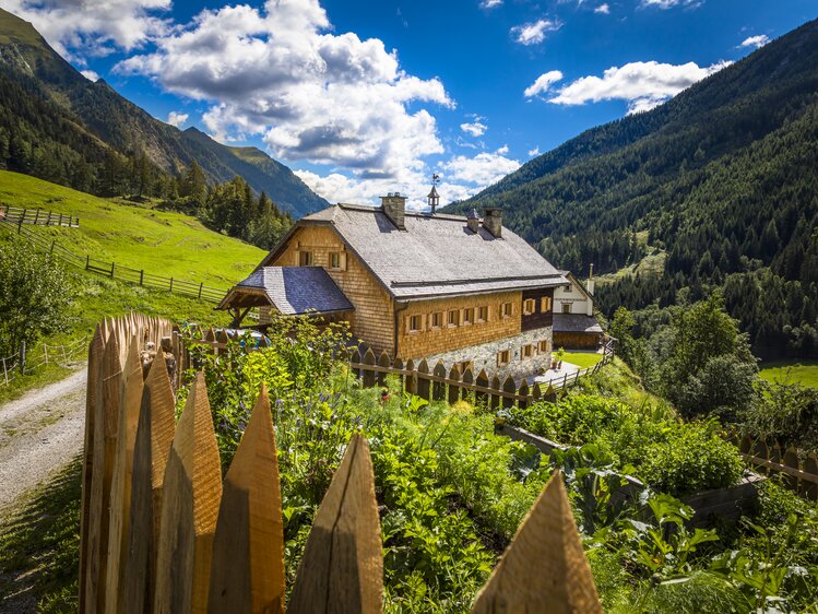 Pöllitzgut mit Gemüsegarten | © Urlaub am Bauernhof im SalzburgerLand / Bernd Suppan