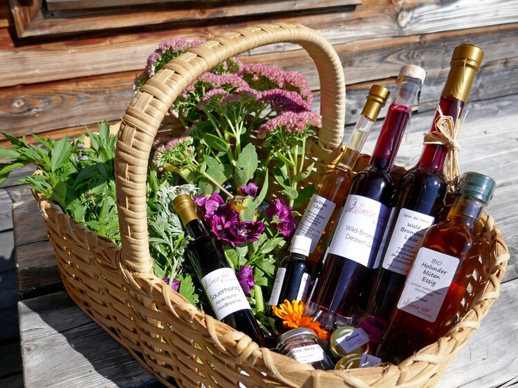 Selbstgemachte Kräuterprodukte auf der Wallmanhütte in Krispl im SalzburgerLand | © www.reisebloggerin.at / Gudrun Krinzinger