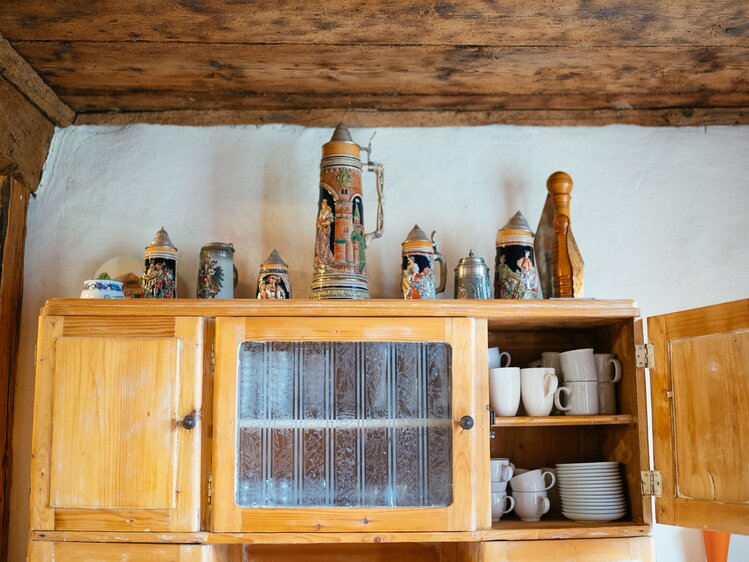 Schrank für das Geschirr | © urlaubambauernhof-stmk / Daniel Gollner