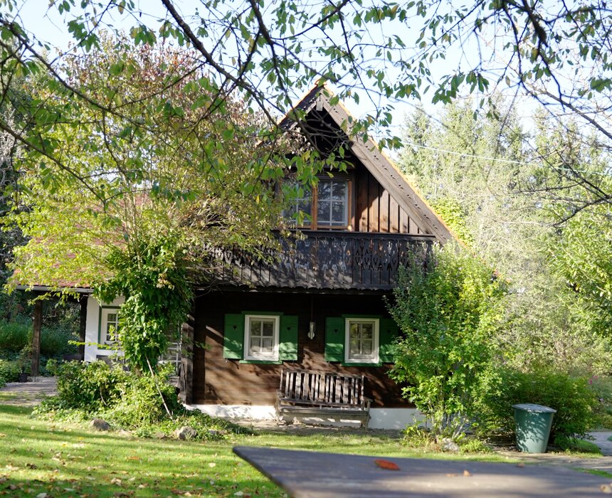 Idyllisches Ferienhaus aus Holz im Wald | © Urlaub am Bauernhof Steiermark / Daniel Gollner