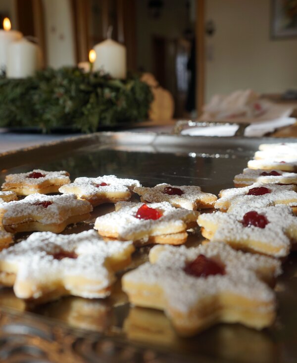 Weihnachtskekse backen am Bauernhof, Hoferpeter, Steiermark | © Urlaub am Bauernhof Steiermark | Katrin Rathmayr Weihnachtskekse backen am Bauernhof, Hoferpeter, Steiermark | © Urlaub am Bauernhof Steiermark | Katrin Rathmayr