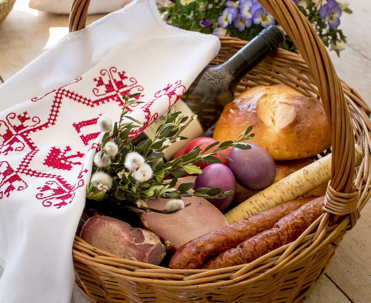 Der liebevoll gepackte Osterkorb für die Fleischweihe | © Urlaub am Bauernhof Steiermark / Tom Lamm Der Osterkorb für die Fleischweihe wird liebevoll und festlich gepackt, Steiermark | © Urlaub am Bauernhof Steiermark / Tom Lamm