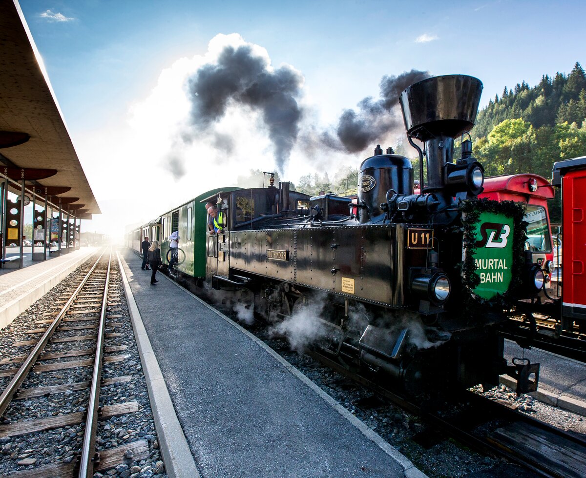 Der Dampfbummelzug steht im Bahnhof, Urlaubsregion Murtal | © Urlaubsregion Murtal / ikarus.cc