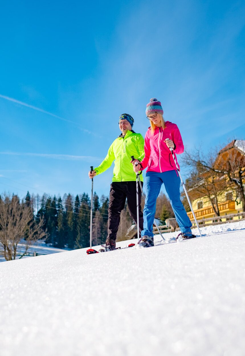 Ein Paar beim Schneeschuhwandern, Urlaubsregion Murau-Murtal, Steiermark | © Urlaub am Bauernhof Steiermark / Wolfgang Spekner