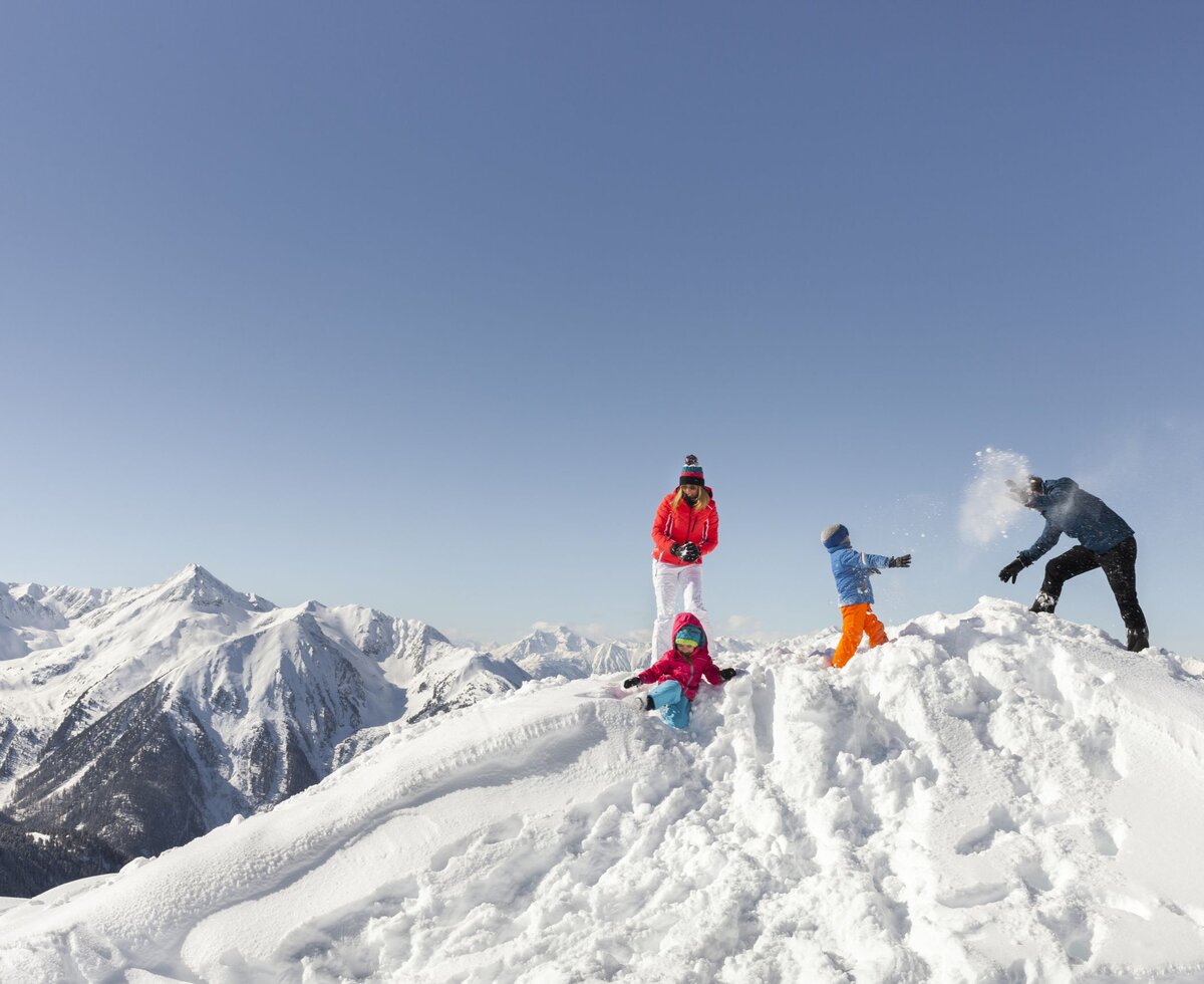 Winterspaß mit der Familie | © Tirol Werbung/Pupeter Robert Winterspaß mit der Familie | © Tirol Werbung/Pupeter Robert