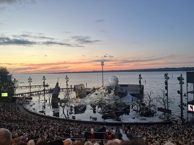 Die Bregenzerfestspiele mit altem Bühnenbild | © Ester Baldauf-Brunner