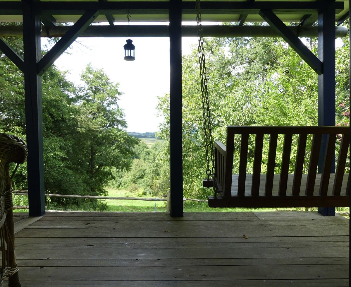 Blick von der Terrasse. Auf der Schaukel sitzend können Sie Ihre Seele baumeln lassen.