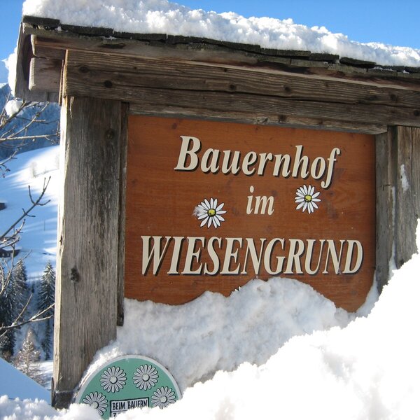 Unsere Hoftafel im Winterkleid