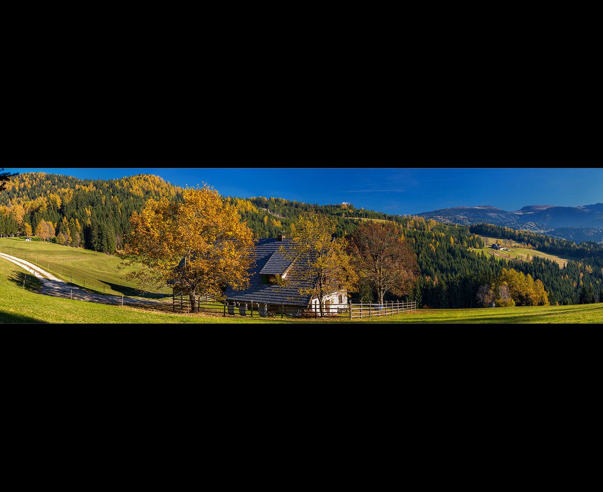 Bischofkreuzhuette im Herbst