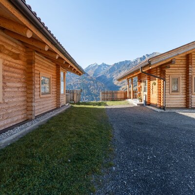 Hütte und 1 und 2 Ansicht von hinten