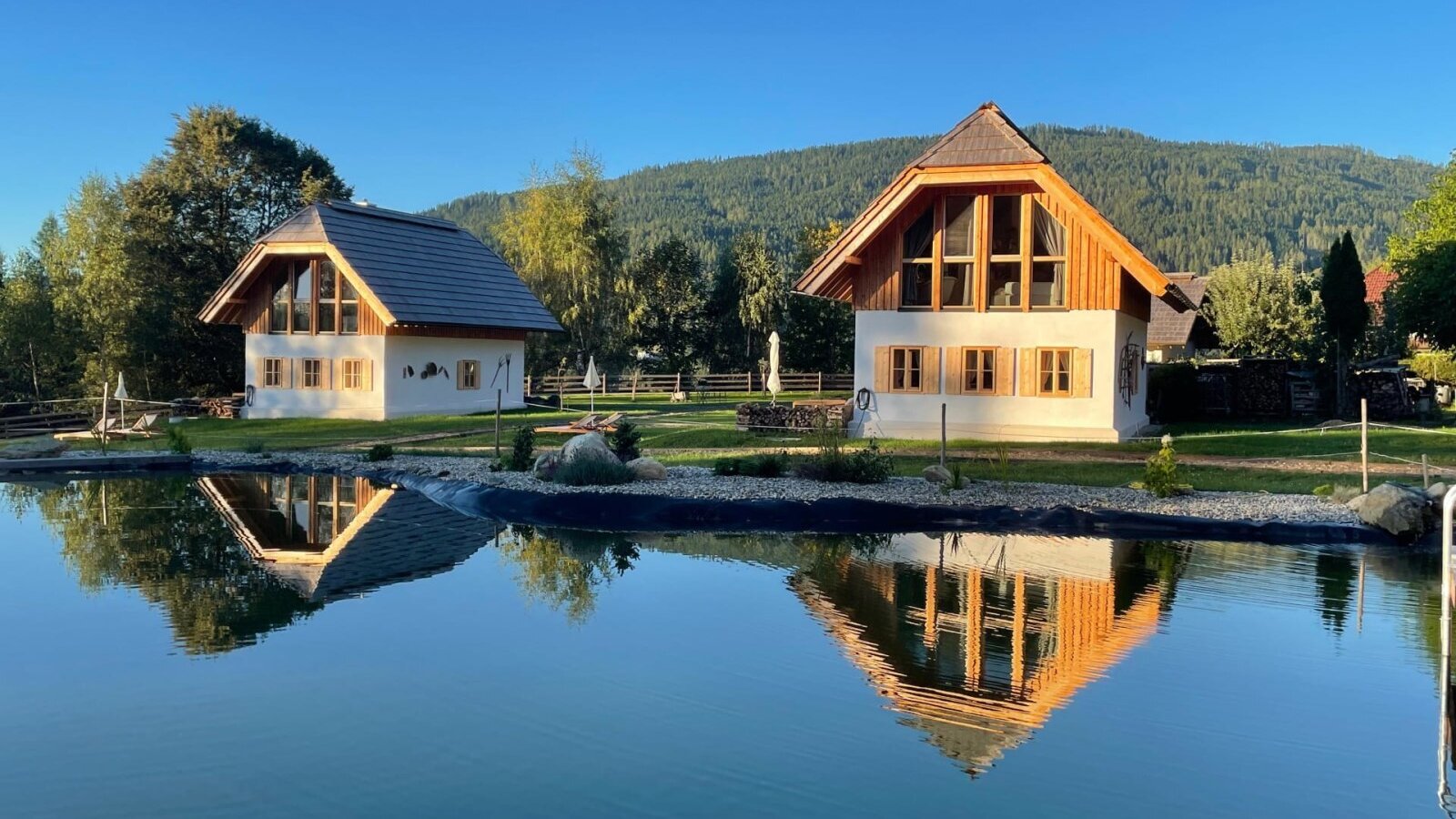 Ferienhäuser am Teich