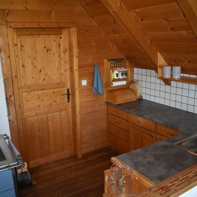 Küchenzeile mit Kühlschrank