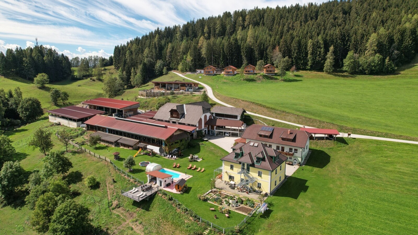 Erlebnisbauernhof Steinerhof mit Hochleben Chalets